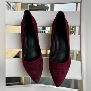 New Kendall + Kylie Britney3 Velvet Pump (US Size 8 1/2)